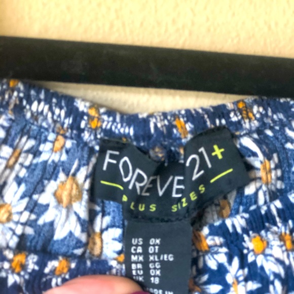 3 for $40 flowy daisy off-the-shoulder crop 0X F21 - Picture 4 of 4